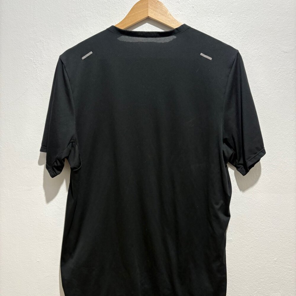 Nike Rise 365 Men's Dri-FIT Short-Sleeve Running Top in Black - Picture 3 of 8
